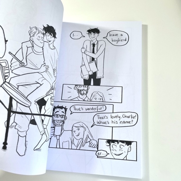 UK Edition - Heartstopper Official Colouring Book - Picture 4 of 7